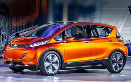 General Motors показала потребительскую версию электромобиля Chevy Bolt с запасом хода в 200 миль